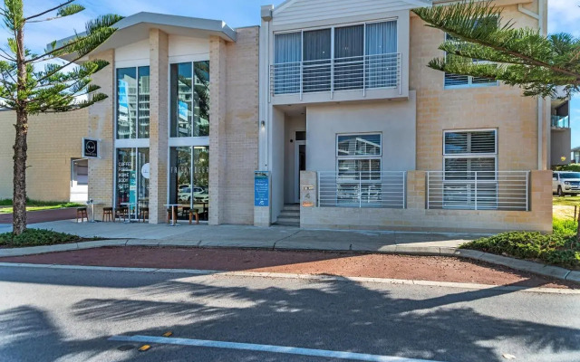 Studio 11 Mandurah Marina