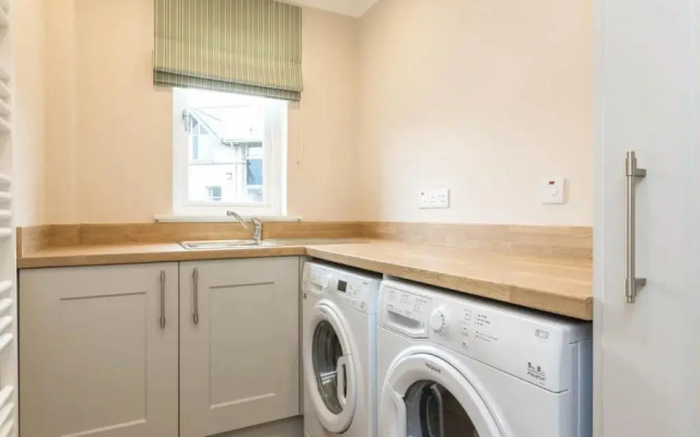 1 Links Crescent