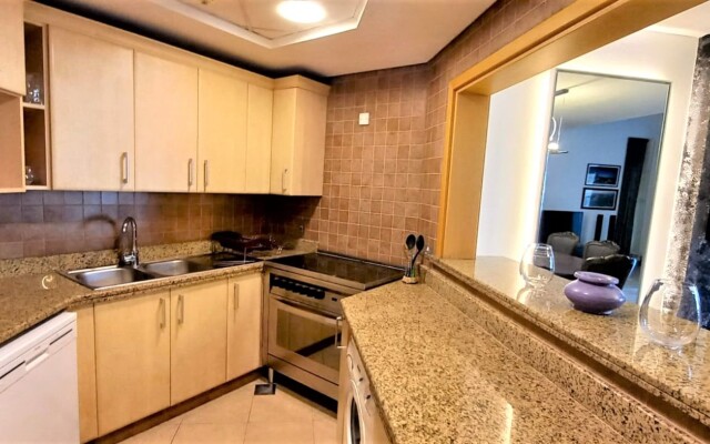 Spacious & Chic 1 bedroom with balcony in Palm