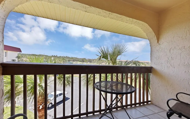 Ocean & Racquet 2303 by Vtrips