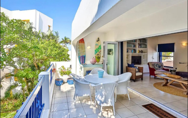 32 Akrotiri - Families only