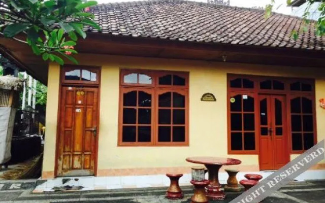Putu Guest House