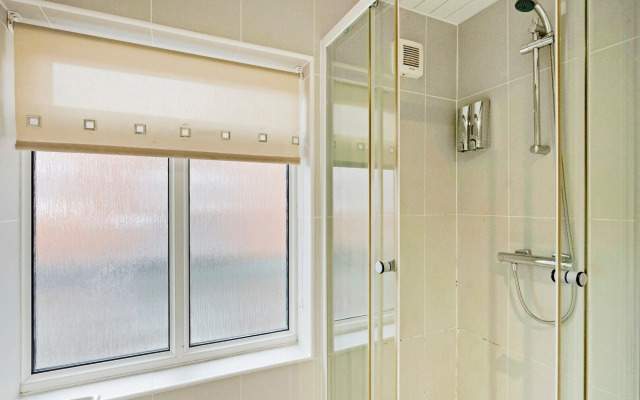 OYO The Baltimore Hotel