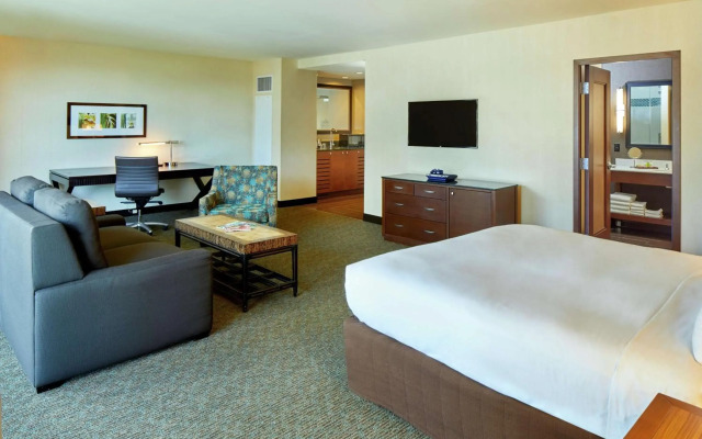 DoubleTree by Hilton Hotel Alana - Waikiki Beach