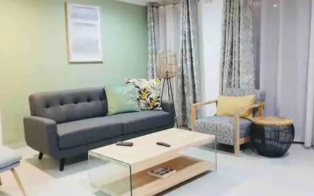 Contemporary 2 bed in Suburbs - 2080