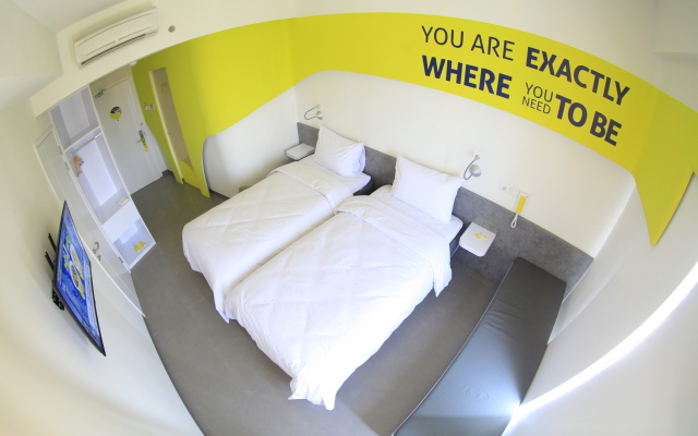 YELLO Hotel Jemursari Surabaya