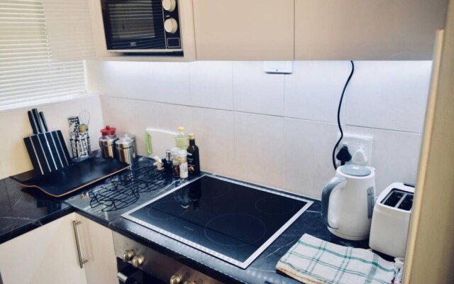 Studio Apartment With Balcony in Green Point