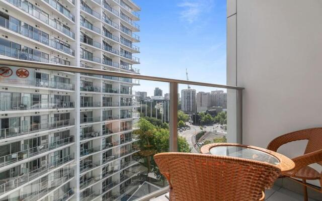 2BR Apartment w/ Balcony, Gym and Parking Access!