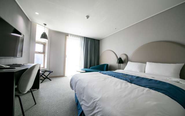 Golden Tulip Essential Namgang