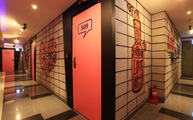 Max Hotel