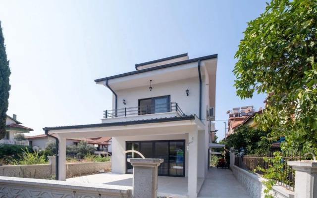 Central Villa Near Sea With Balcony in Fethiye