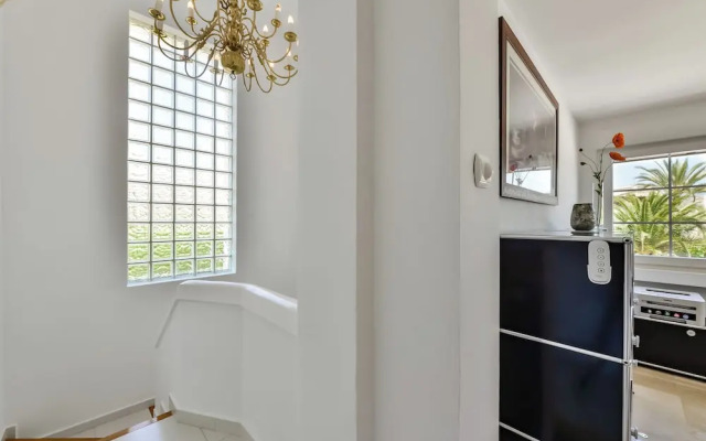 4bed Villa Sleeps 8- Pool, Garden, Bbq, Near Beach