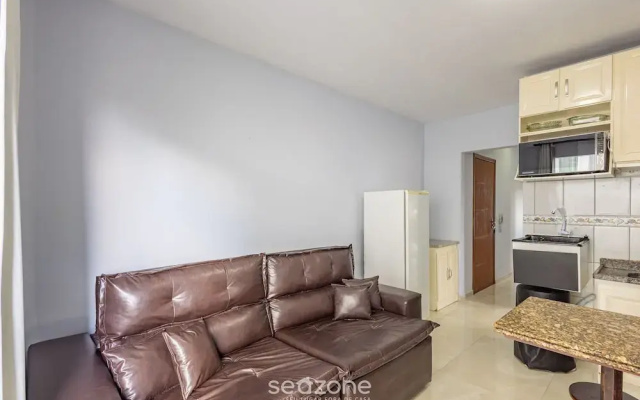 Beachfront Apartment in BC Great Location Eit302