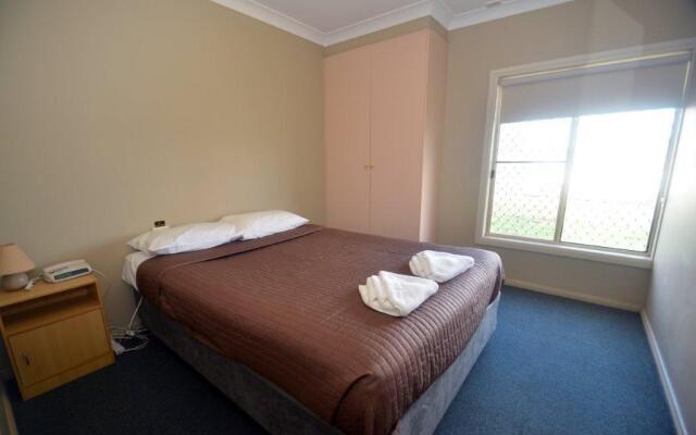 Parkview Motor Inn Parkes