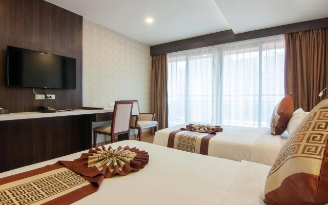 Golden Jomtien Beach Hotel