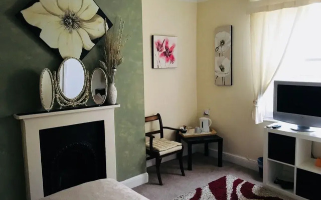 Bentons Guest House