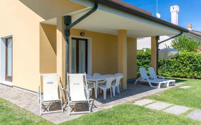 Houses and Apts. in Albarella 24882