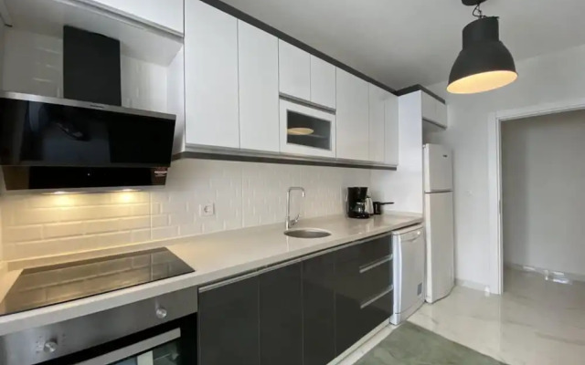 Lovely Flat With Balcony Near Metro in Eyupsultan