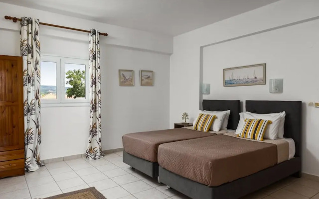 Dora Pool Studios by Konnect, 150m from the Beach