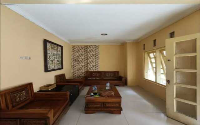 OYO 93887 John Residence