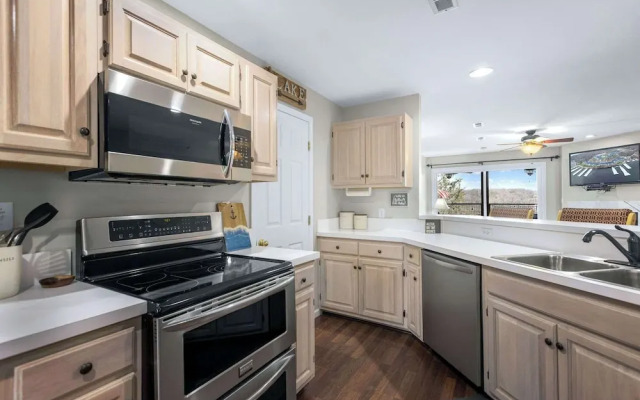 Family Lakefront Oasis Picture Perfect Retreat!