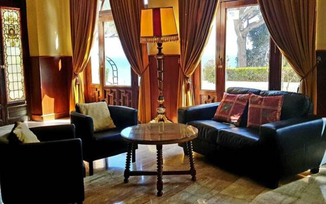 1st Line Beach, 2-bed Apartment in Calahonda