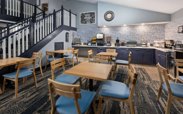 AmericInn by Wyndham North Branch