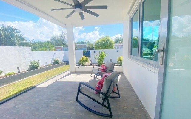 Pool House By Isla Verde Beach 5 Bedroom Home by Redawning