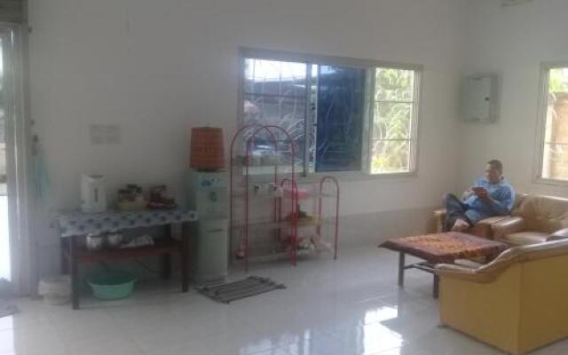 joli guesthouse