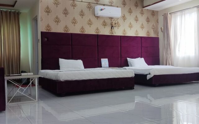 Hotel Pine Track