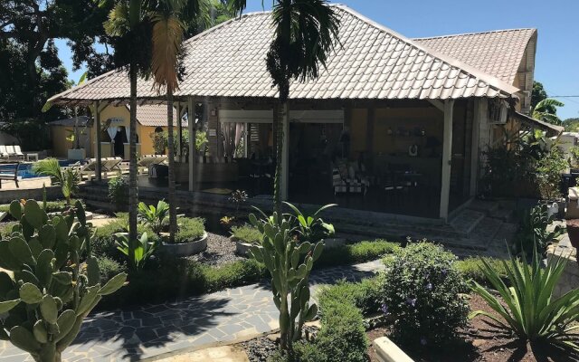 Wonderful Poolside Bungalow Perfect for 2 People