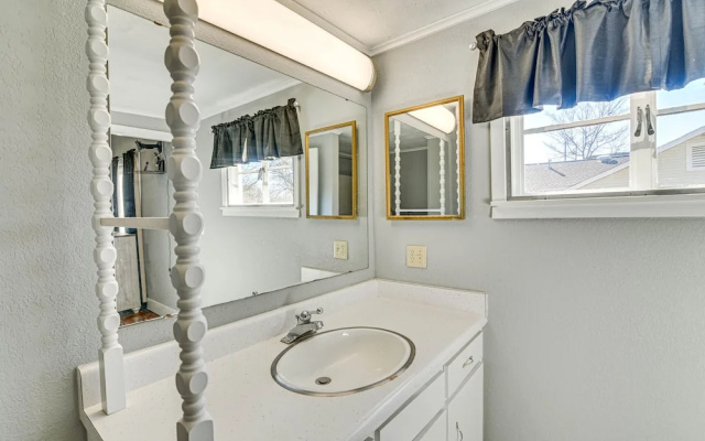 Charming Starkville Rental ~ 2 Mi to Msu!