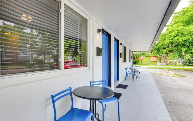 Centrally Located Hallandale Beach Condo