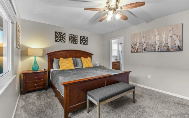 Rotties' 2 Bedroom Home by RedAwning