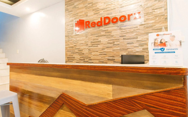 RedDoorz near Bambang Station