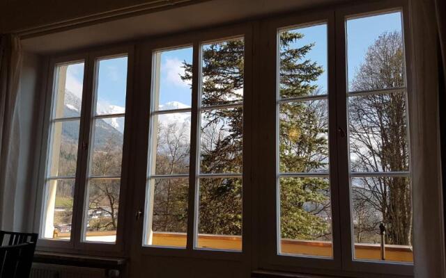 Königliche Villa Appartement mit Balkon