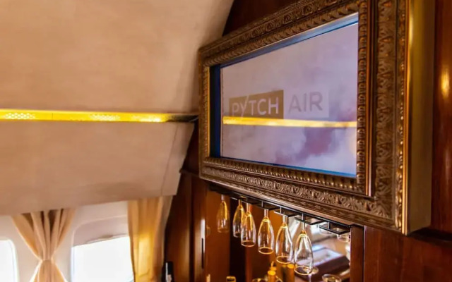 Boeing Airliner Private Jet With hot tub and Sauna