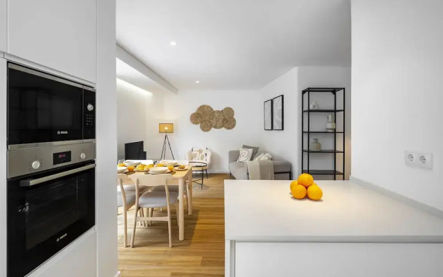 Chic & Stylish Retreat In Estoril'S Finest Location