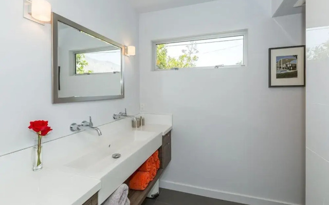 Tranquilo 3 Bedroom Home by RedAwning