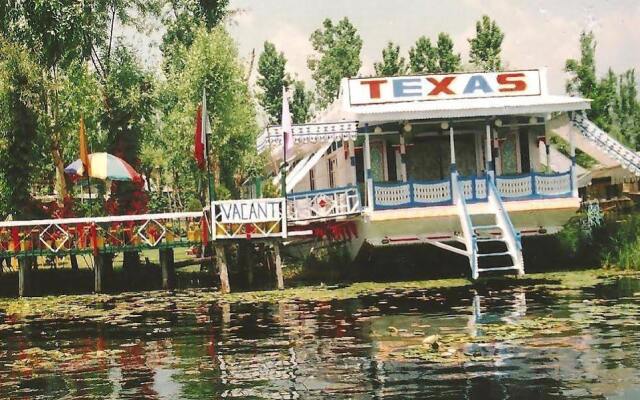 Texas Houseboats, Dal Lake