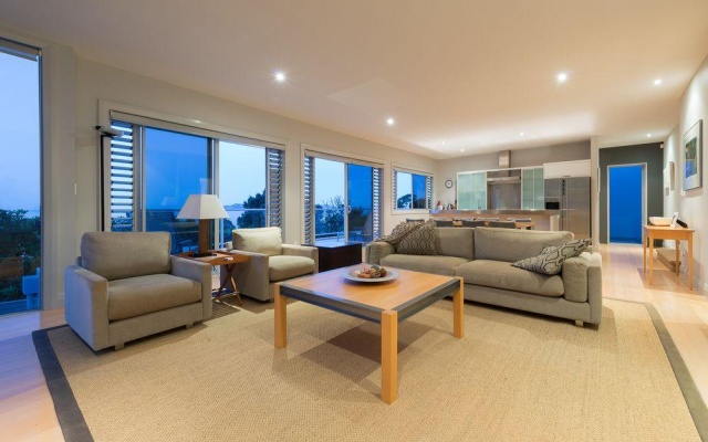 Sea Breeze Lodge – Guest Rooms – Russell