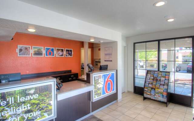 Motel 6 Redding, CA - South