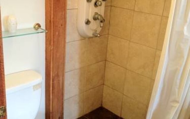 The Crest Inn Suites and Cottages