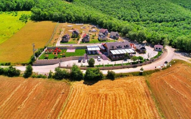 Simisso Kasaba Dağ Oteli
