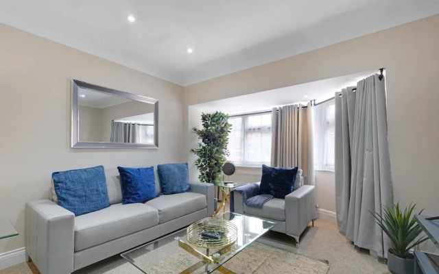 Stylish 4 Bedroom Home in Brightside Ave