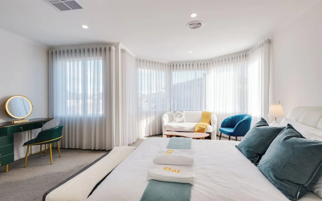 StayAU 6BRM Lakeview Villa Holiday Stay