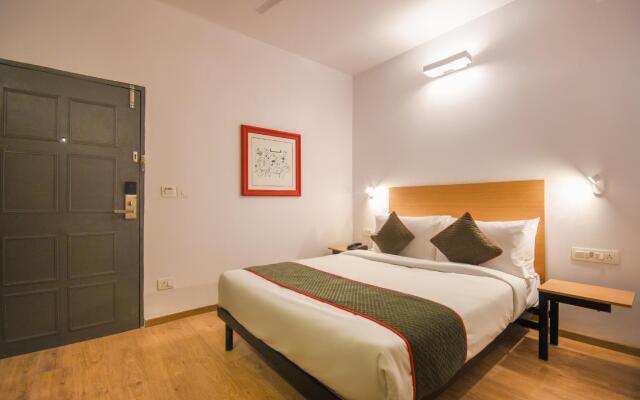 OYO Townhouse 201 Heera Holiday Inn