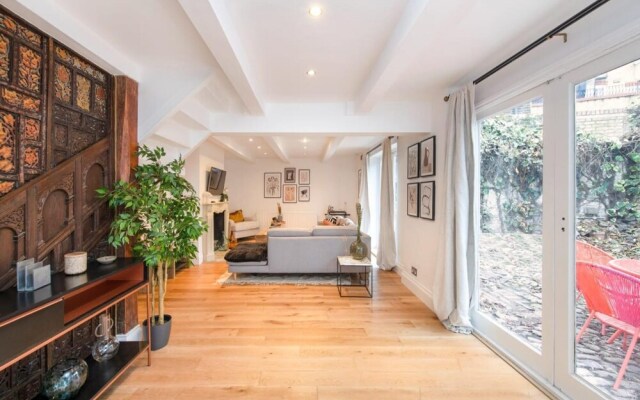 The Falkland Hideaway - Modern 2BDR with Garden