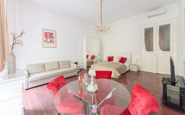 Music Academy Suite Café Vian Apartman Kft