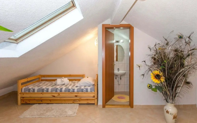 Apartments Tino- Two Bedroom Apartment With Terrace and Sea View